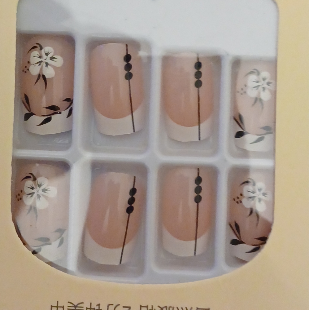 24Pc Nails - Picture 7 of 8